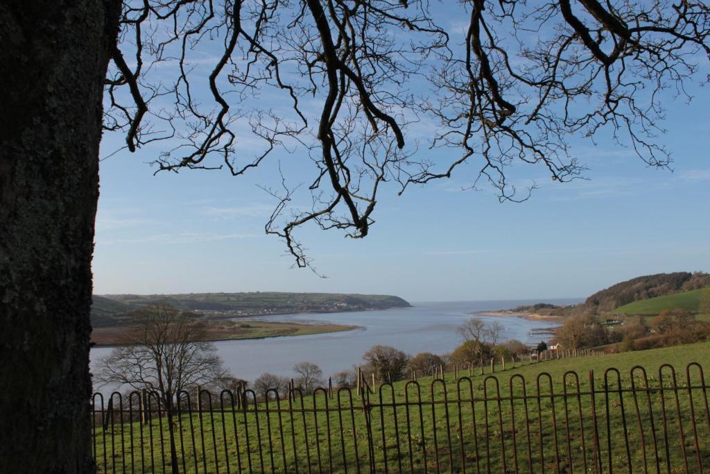 Mansion House Llansteffan Hostal Carmarthen Exterior foto